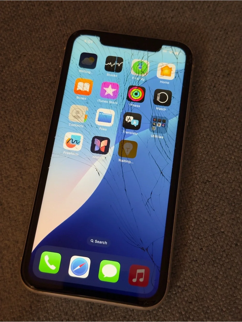 Unlocked Apple iPhone XR 64GB | 87% Battery | Face ID Works | Smashed Glass